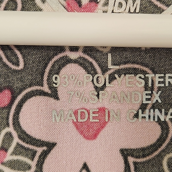 Divine Floral Print Scrub Top NWT LARGE - Picture 4 of 5